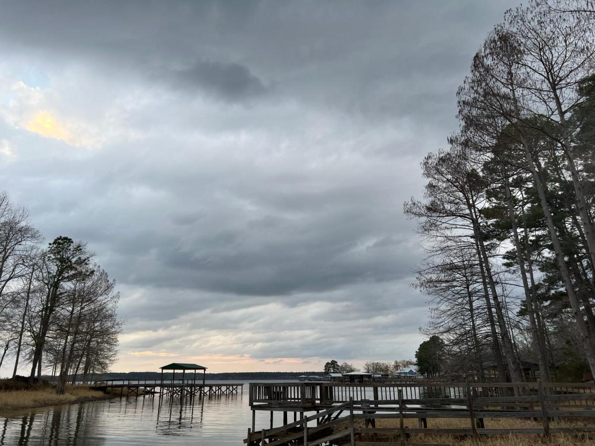 Driftwood Inn And Lodge By The Lake Zwolle Екстер'єр фото