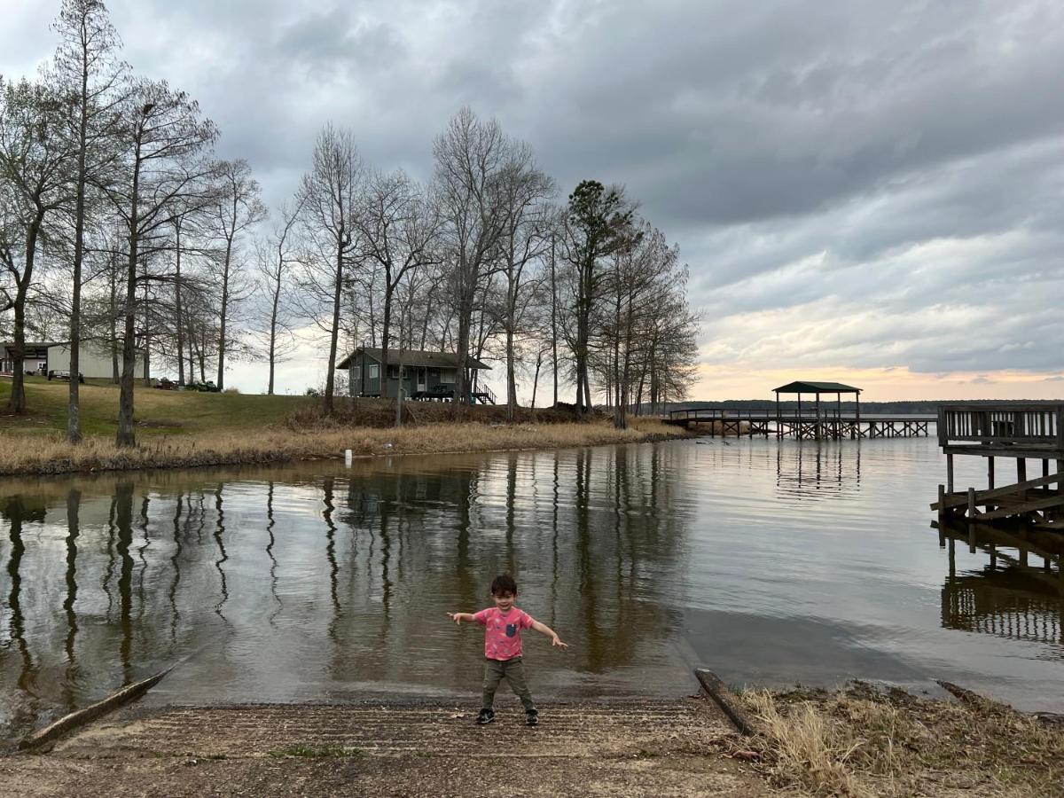 Driftwood Inn And Lodge By The Lake Zwolle Екстер'єр фото